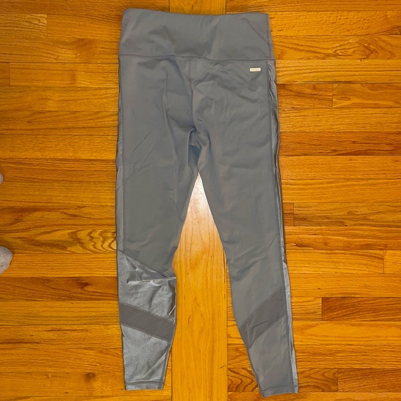 Hardly worn 2 piece workout set - Picture 3 of 5